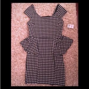 🌟🎉HOST PICK 🙌💗🍾Cute houndstooth peplum dress